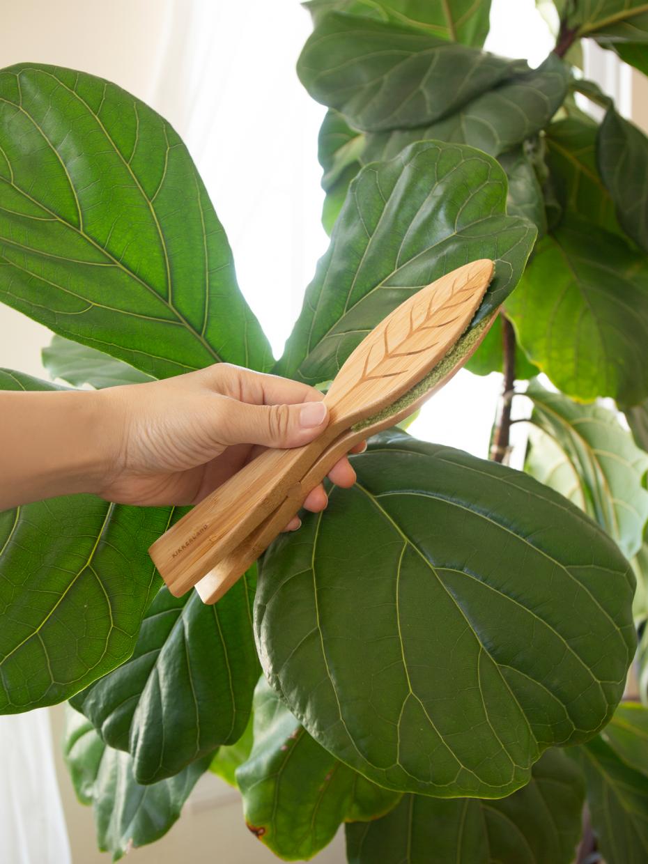 Leaf Cleaning Tongs cleaning leaves close up