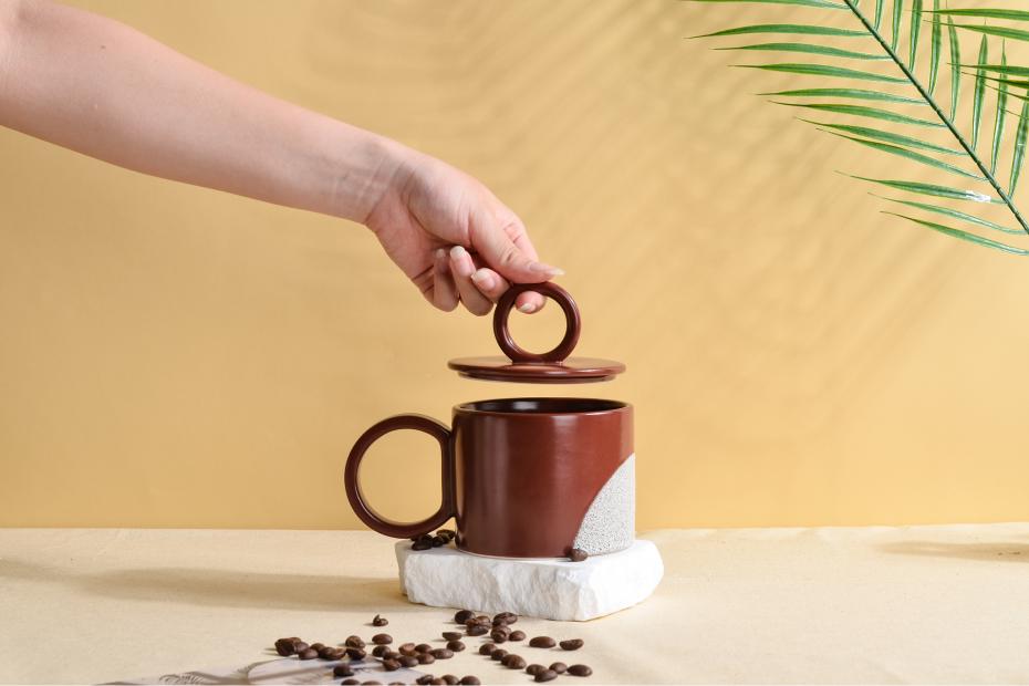 Mug with handy lid